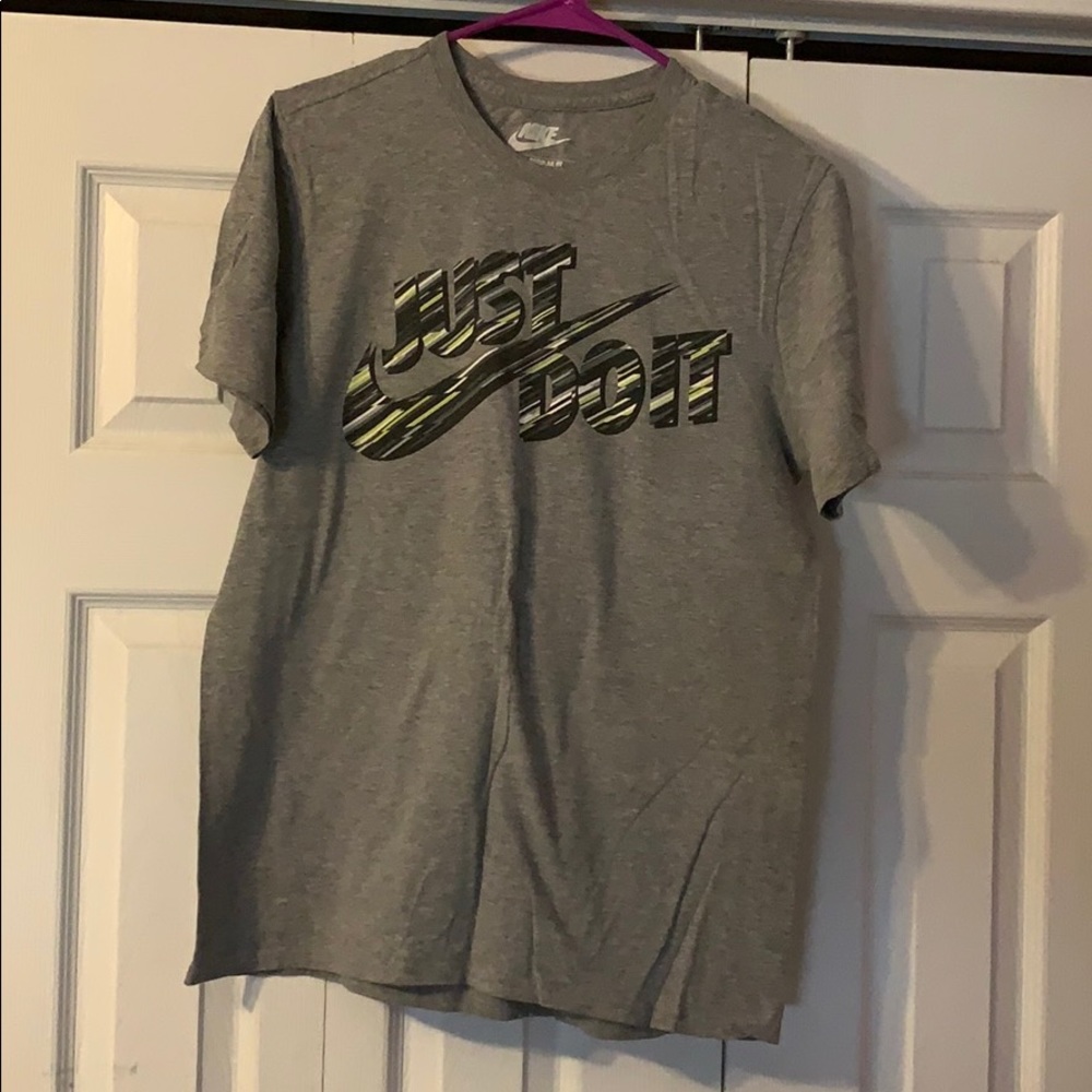 Men’s Nike tee